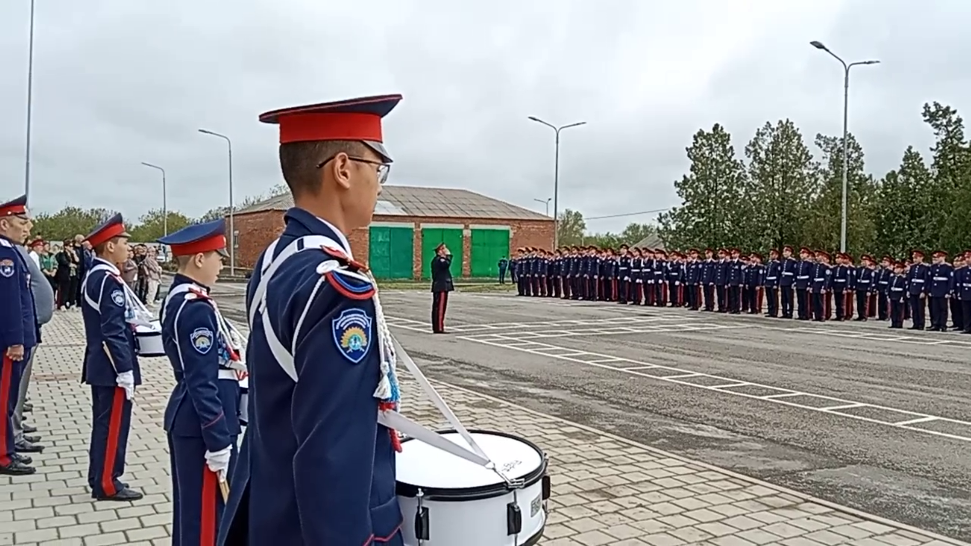 29 апреля в казачьем кадетском корпусе прошел День Открытых дверей.  Мероприятия началось с традиционного построения на плацу..