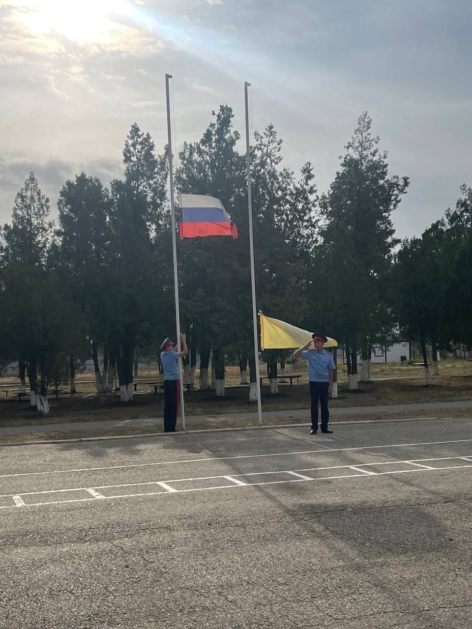 ??️9 сентября , учебная неделя в казачьем кадетском корпусе  традиционно началась с торжественной линейки, на которой были  подняты флаги и исполнены гимны Российской Федерации и Республики Калмыкия..