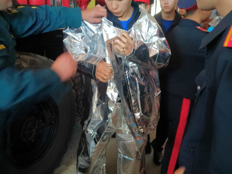 10 класс с экскурсией посетил Пожарно-спасательную часть № 3 ФГКУ «1 ОФПС по Республике Калмыкия» г.Городовиковска..
